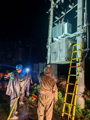 湖北通城：驚雷過(guò)后，150戶(hù)停電無(wú)訴求